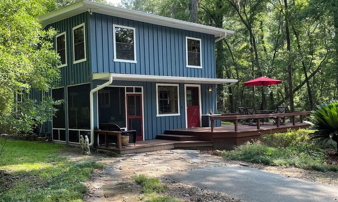 Alachua House | A short walk to The Temple of the Universe