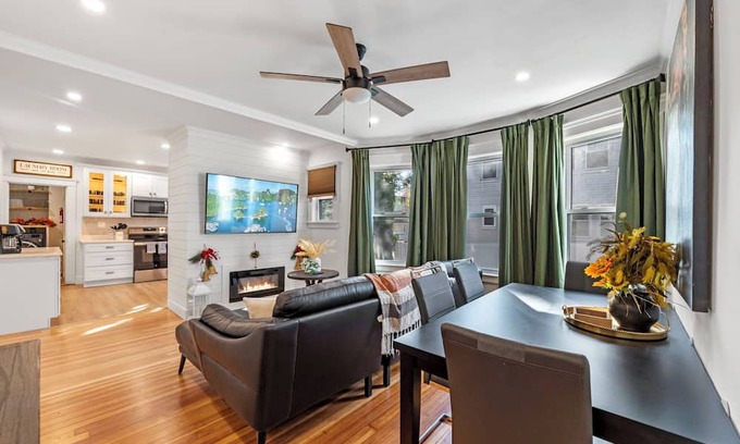 Framingham Condo | Luxurious 3BR Condo in Suburban Charm & Quick Access to Boston