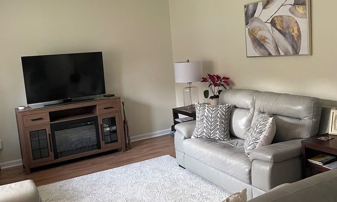 Morrow House | Charming house with 1-bedroom for rent in pleasant Morrow with AC, WiFi.