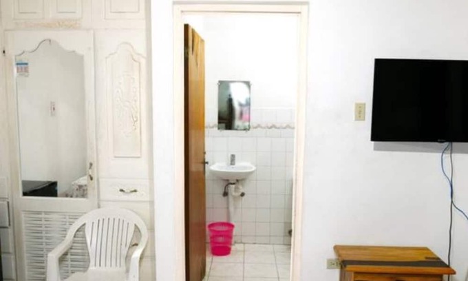 Pamphret Apartment | Rustic Ragga studio apt St Thomas