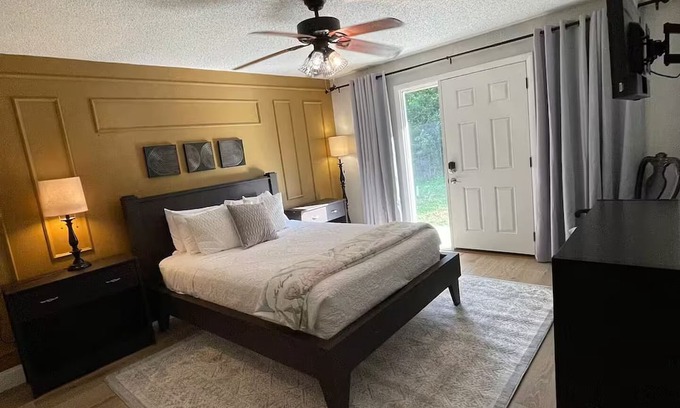 Palm Bay Apartment | A Mini Suite Near It All: Chic and Convenient