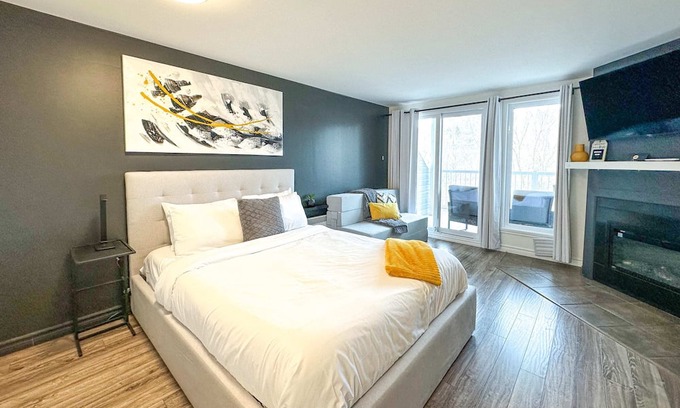 Mont-Tremblant Village Apartment | Studio LIVTremblant 204 by Gestion ELITE