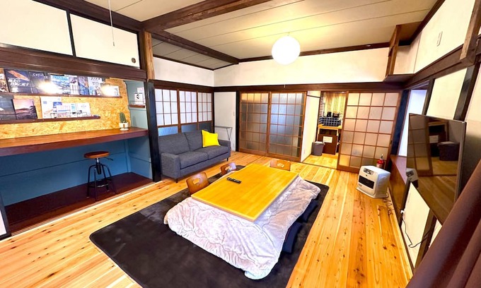 Fujiyoshida Apartment | Cozy 2-TATAMI room Japanese style house with AC, WiFi in serene Fujiyoshida city