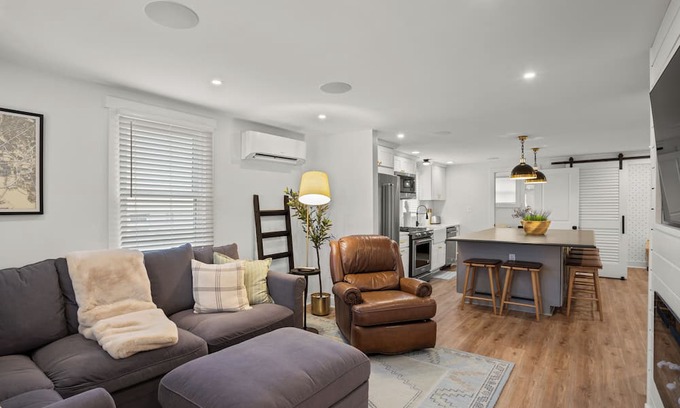 Lutherville Timonium House | Inviting Escape Bursting w/Elegance & Style