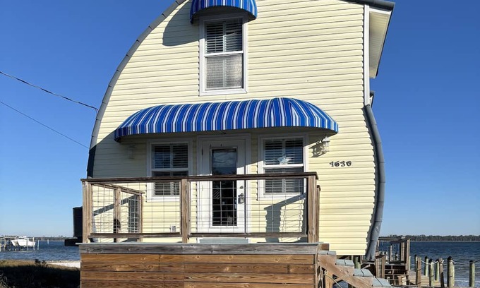 Panacea House | Cutest 2-bedroom house on the Bay with access to the gulf across the street