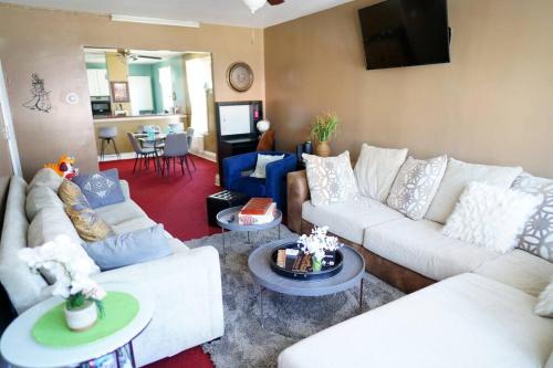 Queens Apartment | Yazzi's Place