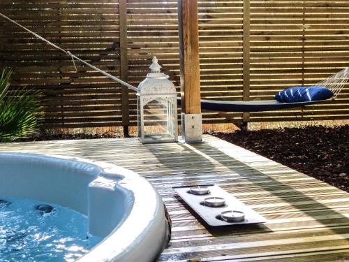 Audenge Bed & Breakfast | L'Haute en couleur cabanes spas
